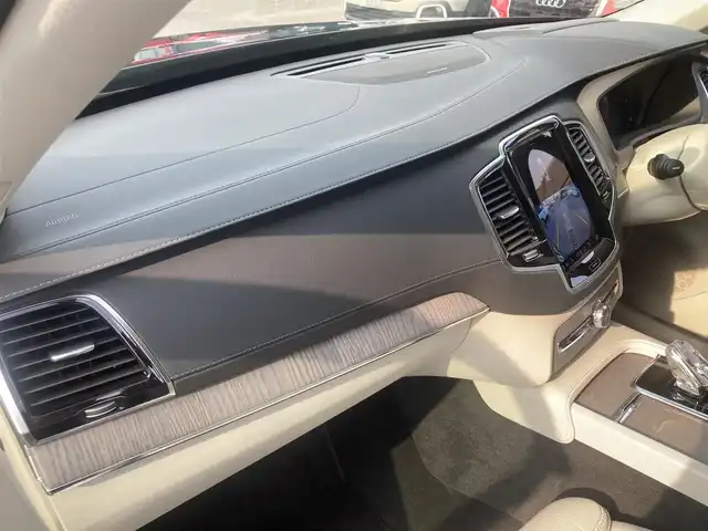 ボルボ ボルボ ＸＣ９０ アルティメットB6 AWD 熊本県 2023(令5)年 1.3万km オニキスブラックP ・スマートキー/・プッシュスタート/・パノラマサンルーフ/・Pilot Assist/・レーンキープエイド/・前車発進通知/・ロードサインフォメーション/・衝突回避/・パークアシスト/・ブラインドスポットモニター/・ドライバーアラート/・クロストラフィックアラート/・レーンアシスト/・オートハイビーム/・クルーズコントロール(追従式)/・グレー革シート/・前席パワーシート/・前席エアシート /・４席シートヒーター /・純正メモリナビ/　【Bluetooth・USB・AppleCarPlay・AndroidAuto】/・harman/kardonサウンドシステム/・全方位カメラ/・ETC/・ワイヤレス充電/・パワーバックドア/・LEDヘッドランプ/・LEDフォグランプ/・純正マット/・保証書/取説