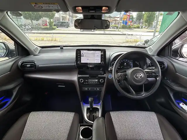 トヨタ ヤリスクロス ハイブリッド Z 佐賀県 2020(令2)年 7.1万km ブラックマイカ 純正ナビ/Bluetooth/USB/T-connect/クルーズコントロール/レーンアシスト/横滑り防止/盗難防止装置/衝突被害軽減システム/オートライト/オートマチックハイビーム/コーナーセンサー/バックカメラ/パワーシート/シートヒーター/ETC/スペアキー1本/取扱説明書/保証書