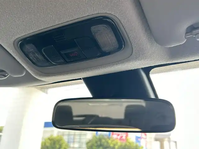 トヨタ ヤリスクロス ハイブリッド Z 佐賀県 2020(令2)年 7.1万km ブラックマイカ 純正ナビ/Bluetooth/USB/T-connect/クルーズコントロール/レーンアシスト/横滑り防止/盗難防止装置/衝突被害軽減システム/オートライト/オートマチックハイビーム/コーナーセンサー/バックカメラ/パワーシート/シートヒーター/ETC/スペアキー1本/取扱説明書/保証書