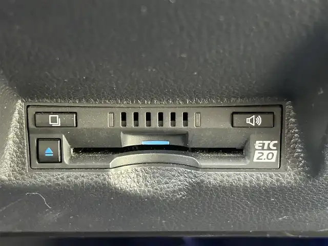 トヨタ ヤリスクロス ハイブリッド Z 佐賀県 2020(令2)年 7.1万km ブラックマイカ 純正ナビ/Bluetooth/USB/T-connect/クルーズコントロール/レーンアシスト/横滑り防止/盗難防止装置/衝突被害軽減システム/オートライト/オートマチックハイビーム/コーナーセンサー/バックカメラ/パワーシート/シートヒーター/ETC/スペアキー1本/取扱説明書/保証書