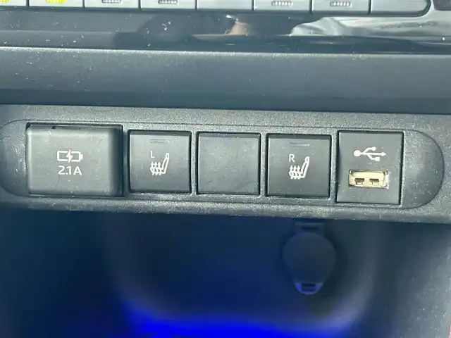トヨタ ヤリスクロス ハイブリッド Z 佐賀県 2020(令2)年 7.1万km ブラックマイカ 純正ナビ/Bluetooth/USB/T-connect/クルーズコントロール/レーンアシスト/横滑り防止/盗難防止装置/衝突被害軽減システム/オートライト/オートマチックハイビーム/コーナーセンサー/バックカメラ/パワーシート/シートヒーター/ETC/スペアキー1本/取扱説明書/保証書