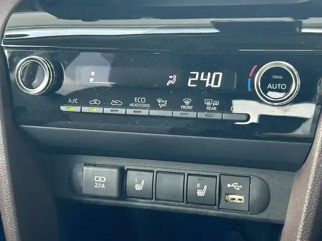 トヨタ ヤリスクロス ハイブリッド Z 佐賀県 2020(令2)年 7.1万km ブラックマイカ 純正ナビ/Bluetooth/USB/T-connect/クルーズコントロール/レーンアシスト/横滑り防止/盗難防止装置/衝突被害軽減システム/オートライト/オートマチックハイビーム/コーナーセンサー/バックカメラ/パワーシート/シートヒーター/ETC/スペアキー1本/取扱説明書/保証書