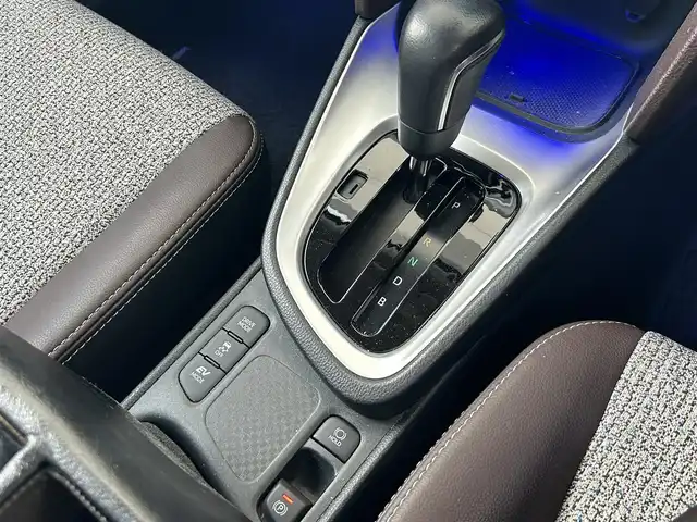 トヨタ ヤリスクロス ハイブリッド Z 佐賀県 2020(令2)年 7.1万km ブラックマイカ 純正ナビ/Bluetooth/USB/T-connect/クルーズコントロール/レーンアシスト/横滑り防止/盗難防止装置/衝突被害軽減システム/オートライト/オートマチックハイビーム/コーナーセンサー/バックカメラ/パワーシート/シートヒーター/ETC/スペアキー1本/取扱説明書/保証書