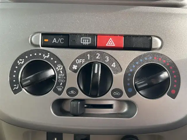 ダイハツ タント L 富山県 2013(平25)年 5.8万km ブラックマイカメタリック 社外ナビ（AndroidAuto／ワンセグTV／DVD再生機能／CD再生機能）/片側イージークローザードア/フルフラットシート/ベンチシート/アイドリングストップ/盗難防止機能/純正アルミホイール【１４インチ】