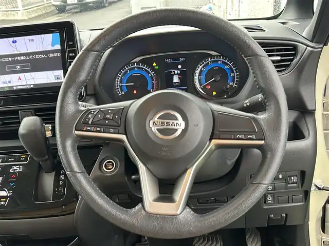 日産 ルークス ハイウェイスター Gターボ 香川県 2021(令3)年 1.4万km フローズンバニラパール 純正9インチメモリーナビ/→AM/FM/CD/DVD/Bluetooth/フルセグTV/アラウンドビューモニター/レザー調シートカバー/片側パワースライドドア/LEDヘッドライト/アイドリングストップ/衝突軽減ブレーキ/ETC/ドライブレコーダー/コーナーセンサー/革巻きステアリング/ステアリングスイッチ/サンシェード/純正15インチアルミホイール/純正フロアマット/プッシュスタート/スマートキー/サーキュレーター