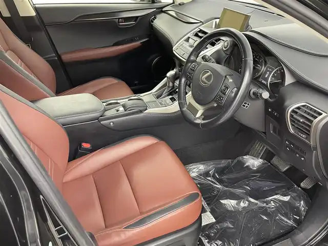 レクサス ＮＸ 200t Iパッケージ 埼玉県 2016(平28)年 4.9万km グラファイトブラックガラスフレーク 純正ナビ　Ｂｌｕｅｔｏｏｔｈ　ＣＤ／ＤＶＤ　バックカメラ　サイドカメラ　シートヒーター　レザーシート　レーダークルーズコントロール　メモリー付パワーシート ドライブレコーダー 衝突軽減システム ETC