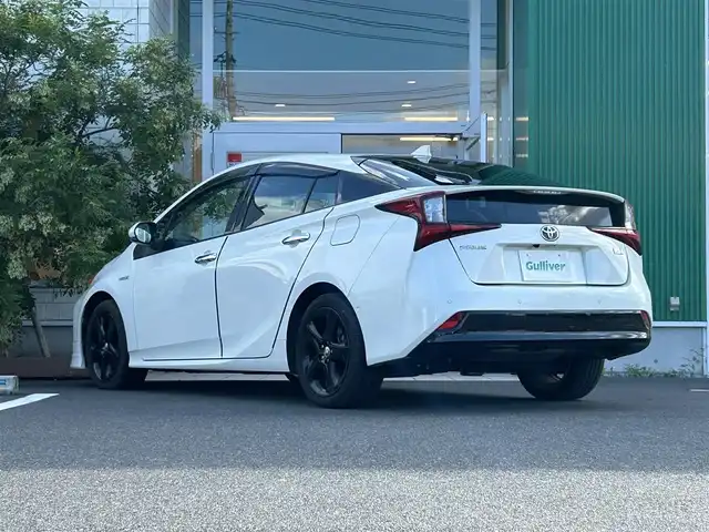 トヨタ プリウス A ツーリングセレクション 岡山県 2019(平31)年 4.7万km パール 9インチ社外ナビ/FM/AM/Bluetooth/iPod/HDMI/Blu-rayDisc接続可能/TRDフロントエアロパーツ/LEDヘッドライト/車両接近通報装置/トヨタセーフティセンス/ヘッドアップディスプレイ/フルセグテレビ/ETC/前方ドライブレコーダー/運転席パワーシート/シートヒーター/EVモード/ドライブモード/コーナーセンサー/純正アルミホイール
