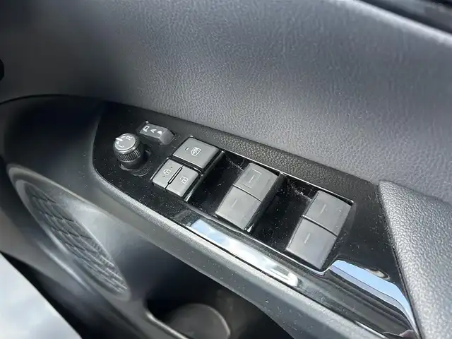 トヨタ プリウス A ツーリングセレクション 岡山県 2019(平31)年 4.7万km パール 9インチ社外ナビ/FM/AM/Bluetooth/iPod/HDMI/Blu-rayDisc接続可能/TRDフロントエアロパーツ/LEDヘッドライト/車両接近通報装置/トヨタセーフティセンス/ヘッドアップディスプレイ/フルセグテレビ/ETC/前方ドライブレコーダー/運転席パワーシート/シートヒーター/EVモード/ドライブモード/コーナーセンサー/純正アルミホイール