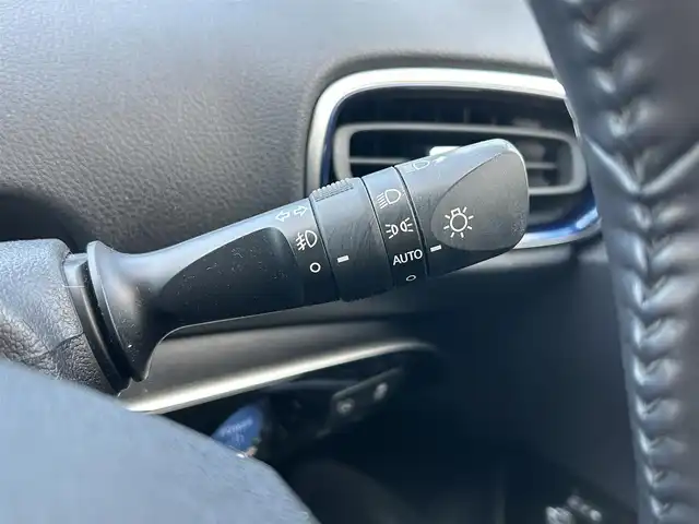トヨタ プリウス A ツーリングセレクション 岡山県 2019(平31)年 4.7万km パール 9インチ社外ナビ/FM/AM/Bluetooth/iPod/HDMI/Blu-rayDisc接続可能/TRDフロントエアロパーツ/LEDヘッドライト/車両接近通報装置/トヨタセーフティセンス/ヘッドアップディスプレイ/フルセグテレビ/ETC/前方ドライブレコーダー/運転席パワーシート/シートヒーター/EVモード/ドライブモード/コーナーセンサー/純正アルミホイール