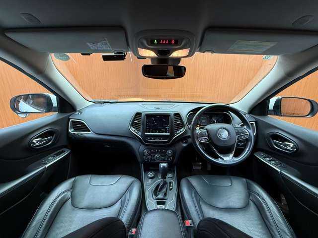 クライスラー・ジープ ジープ チェロキー ロンジチュード 千葉県 2020(令2)年 3.2万km ブライトホワイトクリアコート ACC　/純正ナビ　/バックカメラ　/BSM　/黒革　/シートヒーター　/パワーシート　/LEDヘッドライト　/オートライト　/ドライブレコーダー　/ETC　/フルセグTV　/Bluetooth　/ヒーテッドドアミラー　/純正17インチAW