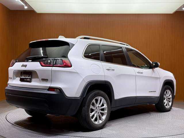 クライスラー・ジープ ジープ チェロキー ロンジチュード 千葉県 2020(令2)年 3.2万km ブライトホワイトクリアコート ACC　/純正ナビ　/バックカメラ　/BSM　/黒革　/シートヒーター　/パワーシート　/LEDヘッドライト　/オートライト　/ドライブレコーダー　/ETC　/フルセグTV　/Bluetooth　/ヒーテッドドアミラー　/純正17インチAW