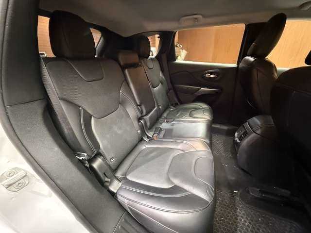 クライスラー・ジープ ジープ チェロキー ロンジチュード 千葉県 2020(令2)年 3.2万km ブライトホワイトクリアコート ACC　/純正ナビ　/バックカメラ　/BSM　/黒革　/シートヒーター　/パワーシート　/LEDヘッドライト　/オートライト　/ドライブレコーダー　/ETC　/フルセグTV　/Bluetooth　/ヒーテッドドアミラー　/純正17インチAW