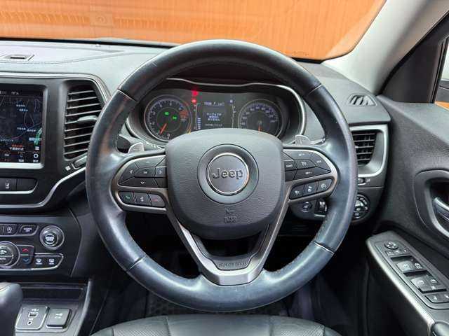 クライスラー・ジープ ジープ チェロキー ロンジチュード 千葉県 2020(令2)年 3.2万km ブライトホワイトクリアコート ACC　/純正ナビ　/バックカメラ　/BSM　/黒革　/シートヒーター　/パワーシート　/LEDヘッドライト　/オートライト　/ドライブレコーダー　/ETC　/フルセグTV　/Bluetooth　/ヒーテッドドアミラー　/純正17インチAW