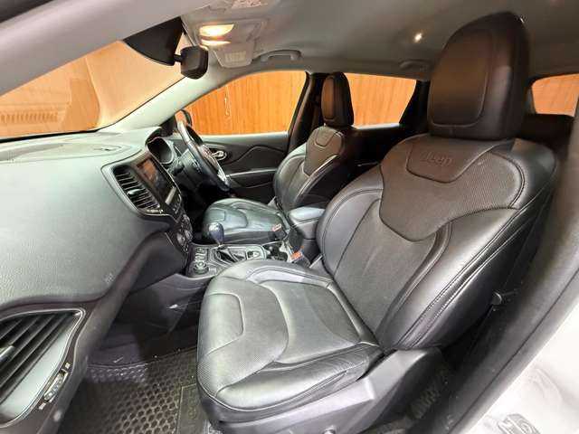 クライスラー・ジープ ジープ チェロキー ロンジチュード 千葉県 2020(令2)年 3.2万km ブライトホワイトクリアコート ACC　/純正ナビ　/バックカメラ　/BSM　/黒革　/シートヒーター　/パワーシート　/LEDヘッドライト　/オートライト　/ドライブレコーダー　/ETC　/フルセグTV　/Bluetooth　/ヒーテッドドアミラー　/純正17インチAW