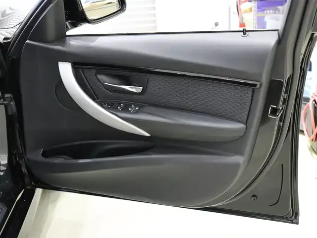 ＢＭＷ ３２０ｉ ツーリング Mスポーツ 静岡県 2017(平29)年 2.6万km サファイアブラックP 純正ナビ/Bluetooth/パワーシート/バックモニター/クルーズコントロール/ETC/インテリジェントセーフティ/車線変更警告/車線逸脱警告/スマートキー/プッシュスタート/オートライト/オートエアコン/ルーフレール