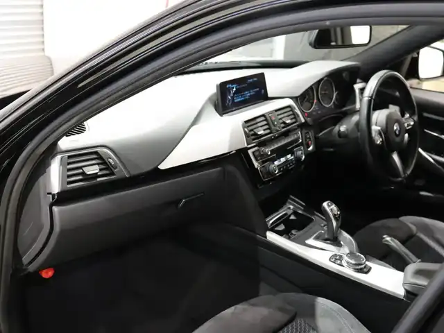 ＢＭＷ ３２０ｉ ツーリング Mスポーツ 静岡県 2017(平29)年 2.6万km サファイアブラックP 純正ナビ/Bluetooth/パワーシート/バックモニター/クルーズコントロール/ETC/インテリジェントセーフティ/車線変更警告/車線逸脱警告/スマートキー/プッシュスタート/オートライト/オートエアコン/ルーフレール