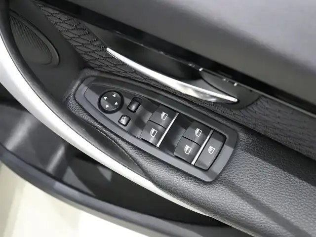 ＢＭＷ ３２０ｉ ツーリング Mスポーツ 静岡県 2017(平29)年 2.6万km サファイアブラックP 純正ナビ/Bluetooth/パワーシート/バックモニター/クルーズコントロール/ETC/インテリジェントセーフティ/車線変更警告/車線逸脱警告/スマートキー/プッシュスタート/オートライト/オートエアコン/ルーフレール