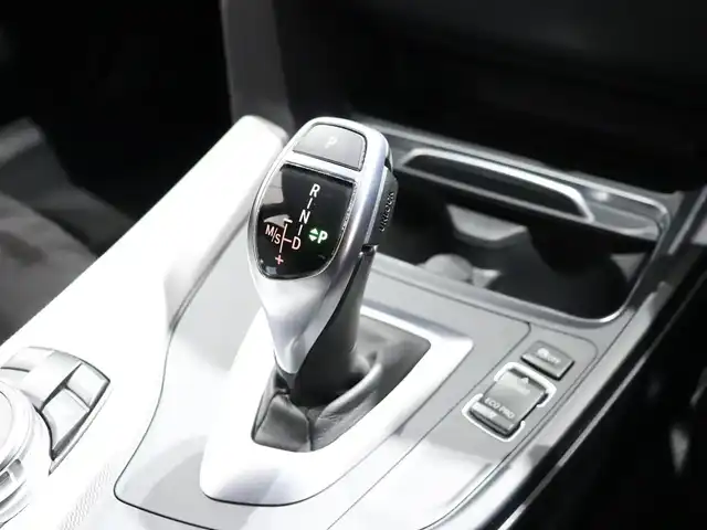 ＢＭＷ ３２０ｉ ツーリング Mスポーツ 静岡県 2017(平29)年 2.6万km サファイアブラックP 純正ナビ/Bluetooth/パワーシート/バックモニター/クルーズコントロール/ETC/インテリジェントセーフティ/車線変更警告/車線逸脱警告/スマートキー/プッシュスタート/オートライト/オートエアコン/ルーフレール