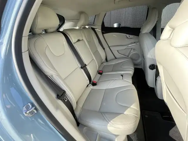 ボルボ Ｖ４０ D4 インスクリプション 長野県 2017(平29)年 4.3万km 青 レザーシート /純正ナビ /Pシート（D席/N席） /シートヒーター（D席/N席）/ACC /LKA /BSM /パドルシフト /プッシュスタート /ETC