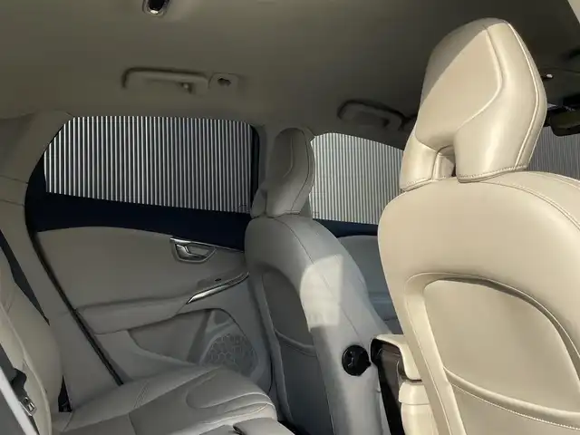 ボルボ Ｖ４０ D4 インスクリプション 長野県 2017(平29)年 4.3万km 青 レザーシート /純正ナビ /Pシート（D席/N席） /シートヒーター（D席/N席）/ACC /LKA /BSM /パドルシフト /プッシュスタート /ETC