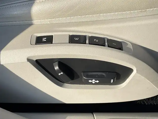 ボルボ Ｖ４０ D4 インスクリプション 長野県 2017(平29)年 4.3万km 青 レザーシート /純正ナビ /Pシート（D席/N席） /シートヒーター（D席/N席）/ACC /LKA /BSM /パドルシフト /プッシュスタート /ETC