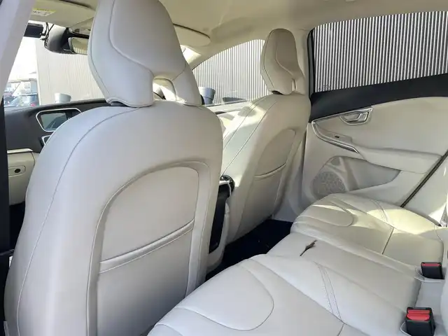 ボルボ Ｖ４０ D4 インスクリプション 長野県 2017(平29)年 4.3万km 青 レザーシート /純正ナビ /Pシート（D席/N席） /シートヒーター（D席/N席）/ACC /LKA /BSM /パドルシフト /プッシュスタート /ETC