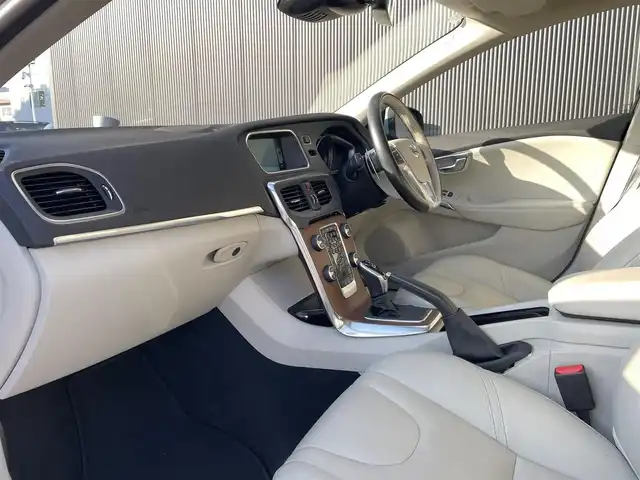 ボルボ Ｖ４０ D4 インスクリプション 長野県 2017(平29)年 4.3万km 青 レザーシート /純正ナビ /Pシート（D席/N席） /シートヒーター（D席/N席）/ACC /LKA /BSM /パドルシフト /プッシュスタート /ETC