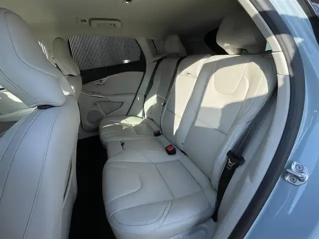 ボルボ Ｖ４０ D4 インスクリプション 長野県 2017(平29)年 4.3万km 青 レザーシート /純正ナビ /Pシート（D席/N席） /シートヒーター（D席/N席）/ACC /LKA /BSM /パドルシフト /プッシュスタート /ETC