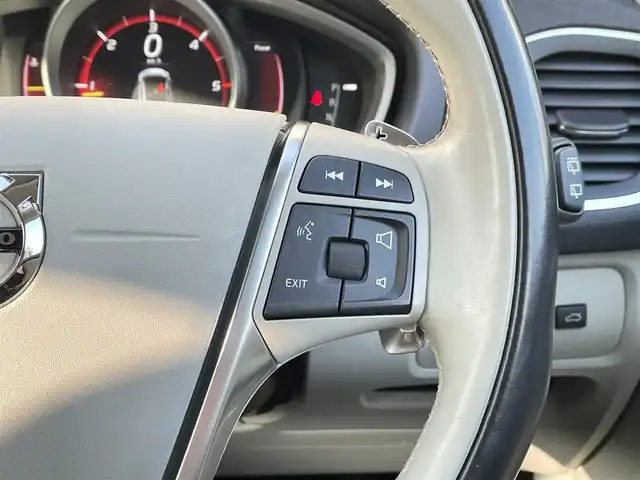 ボルボ Ｖ４０ D4 インスクリプション 長野県 2017(平29)年 4.3万km 青 レザーシート /純正ナビ /Pシート（D席/N席） /シートヒーター（D席/N席）/ACC /LKA /BSM /パドルシフト /プッシュスタート /ETC