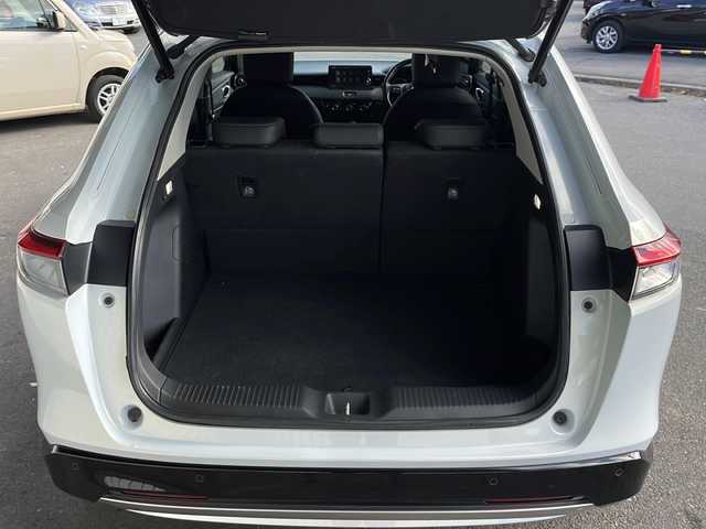 ホンダ ヴェゼル ハイブリッド 長野県 2023(令5)年 3.2万km プレミアムサンライトホワイトパール 純正メーカーナビフルセグＴＶ/バックカメラ/ＥＴＣ２．０/パワーバックドア/ハーフレザーシート/シートヒーター/ステアリングヒーター/純正１８インチアルミ/レーダークルーズコントロール/パーキングセンサー/保証書/スペアキー