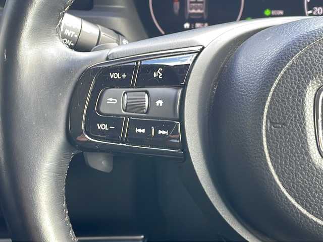 ホンダ ヴェゼル ハイブリッド 長野県 2023(令5)年 3.2万km プレミアムサンライトホワイトパール 純正メーカーナビフルセグＴＶ/バックカメラ/ＥＴＣ２．０/パワーバックドア/ハーフレザーシート/シートヒーター/ステアリングヒーター/純正１８インチアルミ/レーダークルーズコントロール/パーキングセンサー/保証書/スペアキー