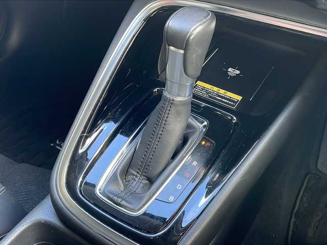 ホンダ ヴェゼル ハイブリッド 長野県 2023(令5)年 3.2万km プレミアムサンライトホワイトパール 純正メーカーナビフルセグＴＶ/バックカメラ/ＥＴＣ２．０/パワーバックドア/ハーフレザーシート/シートヒーター/ステアリングヒーター/純正１８インチアルミ/レーダークルーズコントロール/パーキングセンサー/保証書/スペアキー