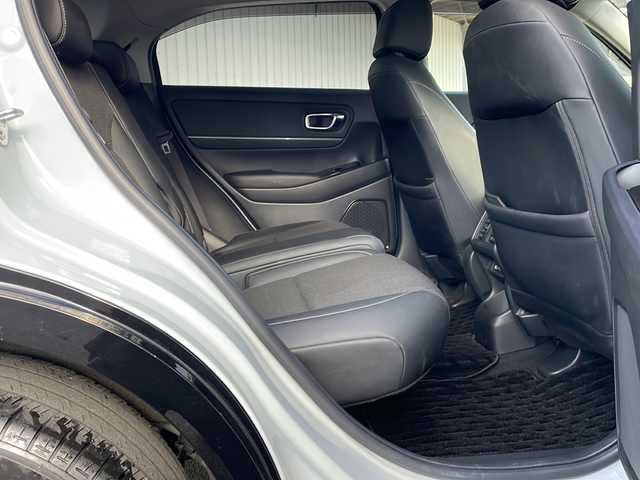 ホンダ ヴェゼル ハイブリッド 長野県 2023(令5)年 3.2万km プレミアムサンライトホワイトパール 純正メーカーナビフルセグＴＶ/バックカメラ/ＥＴＣ２．０/パワーバックドア/ハーフレザーシート/シートヒーター/ステアリングヒーター/純正１８インチアルミ/レーダークルーズコントロール/パーキングセンサー/保証書/スペアキー