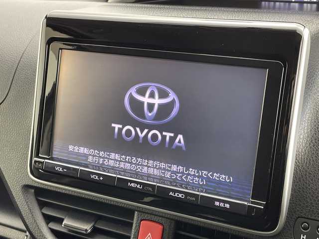 トヨタ ヴォクシー ZS 煌 新潟県 2015(平27)年 8.2万km ブラック 純正9インチディーラーOPナビ（NSZT-Y64T）/　・バックカメラ/　・フルセグTV/　・Bluetooth/　・DVD/SD/CD再生機能/ビルトインETC/両側パワースライドドア/オートライト/オートドアミラー/ウィンカーミラー/社外15インチアルミホイール/純正フロアマット/純正ドアバイザー/アイドリングストップ/プッシュスタート