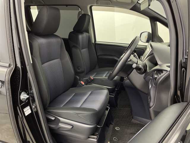 トヨタ ヴォクシー ZS 煌 新潟県 2015(平27)年 8.2万km ブラック 純正9インチディーラーOPナビ（NSZT-Y64T）/　・バックカメラ/　・フルセグTV/　・Bluetooth/　・DVD/SD/CD再生機能/ビルトインETC/両側パワースライドドア/オートライト/オートドアミラー/ウィンカーミラー/社外15インチアルミホイール/純正フロアマット/純正ドアバイザー/アイドリングストップ/プッシュスタート