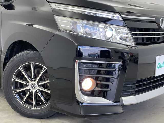 トヨタ ヴォクシー ZS 煌 新潟県 2015(平27)年 8.2万km ブラック 純正9インチディーラーOPナビ（NSZT-Y64T）/　・バックカメラ/　・フルセグTV/　・Bluetooth/　・DVD/SD/CD再生機能/ビルトインETC/両側パワースライドドア/オートライト/オートドアミラー/ウィンカーミラー/社外15インチアルミホイール/純正フロアマット/純正ドアバイザー/アイドリングストップ/プッシュスタート