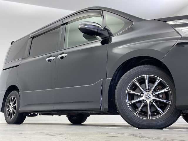 トヨタ ヴォクシー ZS 煌 新潟県 2015(平27)年 8.2万km ブラック 純正9インチディーラーOPナビ（NSZT-Y64T）/　・バックカメラ/　・フルセグTV/　・Bluetooth/　・DVD/SD/CD再生機能/ビルトインETC/両側パワースライドドア/オートライト/オートドアミラー/ウィンカーミラー/社外15インチアルミホイール/純正フロアマット/純正ドアバイザー/アイドリングストップ/プッシュスタート