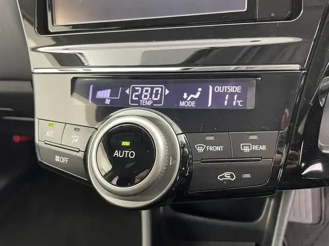 トヨタ プリウス α S チューンブラック Ⅱ 愛知県 2017(平29)年 3.7万km ブラッキッシュアゲハガラスフレーク 純正ナビ/CD/DVD/BT/SD/フルセグTV/バックカメラ/ビルトインETC2.0/前席シートヒーター/レザーステアリング/ステアリングスイッチ/スマートキー/スペアキー有/ドアバイザー/オートLEDライト/純正16インチアルミホイール