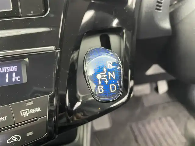 トヨタ プリウス α S チューンブラック Ⅱ 愛知県 2017(平29)年 3.7万km ブラッキッシュアゲハガラスフレーク 純正ナビ/CD/DVD/BT/SD/フルセグTV/バックカメラ/ビルトインETC2.0/前席シートヒーター/レザーステアリング/ステアリングスイッチ/スマートキー/スペアキー有/ドアバイザー/オートLEDライト/純正16インチアルミホイール