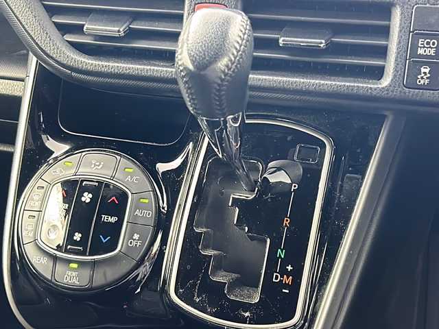 トヨタ ヴォクシー ZS 煌Ⅱ 大阪府 2020(令2)年 4.7万km ブラック 純正９インチナビ［NSZT-Y68T］/・BT/TV/SD/AM/FM/純正フリップダウンモニター/TOYOTA Safety Sense/・プリクラッシュセーフティ/・レーンディパーチャーアラート/・オートマチックハイビーム/・インテリジェントクリアランスソナー/後席サンシェード/フロントUSB充電×2/両側パワースライドドア/ビルトインETC2.0/LEDヘッドライト/フォグライプ/純正16インチアルミホイール/前後コーナーセンサー/バックカメラ/アイドリングストップ
