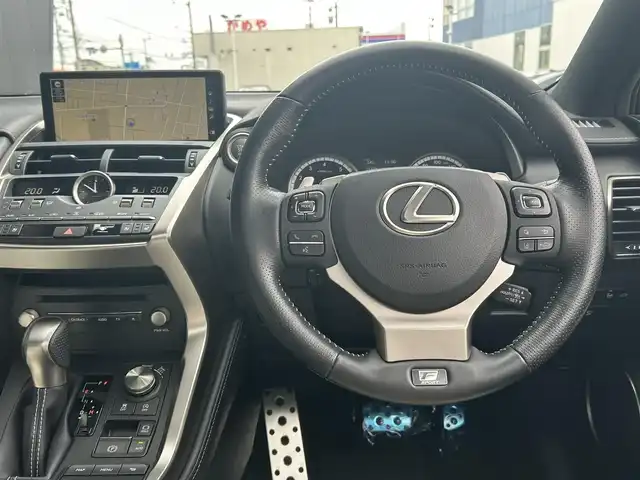 レクサス ＮＸ 300 Fスポーツ 高知県 2020(令2)年 1万km グラファイトブラックガラスフレーク 純正10.3型ナビ/フルセグTV/CD/DVD再生/Bluetooth接続/サンルーフ/プリクラッシュセーフティ/パノラミックビューモニター/ブラインドスポットモニター/ステアリングヒーター/ヘッドアップディスプレイ/クリアランスソナー/レーダークルーズコントロール/ドライブレコーダー/ビルトインETC/パワーシート【メモリ機能3名分】/シートベンチレーション/シートヒーター/電動リアゲート/純正18インチアルミホイール/LEDヘッドライト/オートライト/オートマチックハイビーム/ブレーキホールド/パドルシフト/MTモード付AT車/スマートキー×１本/プッシュスタート/純正フロアマット/横滑り防止装置