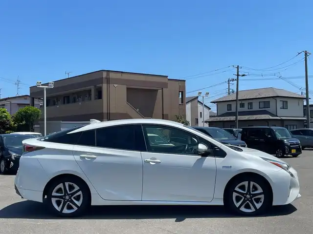 トヨタ プリウス S 宮城県 2016(平28)年 12.1万km ホワイトパールクリスタルシャイン (株)IDOMが運営する【じしゃロン仙台店】の自社ローン専用車両になりますこちらは現金またはオートローンご利用時の価格です。自社ローンご希望の方は別途その旨お申付け下さい/セーフティセンス/SDナビ/ワンセグ/Bluetooth/バックカメラ/ETC/クルコン/オートハイビーム/LEDヘッドライト