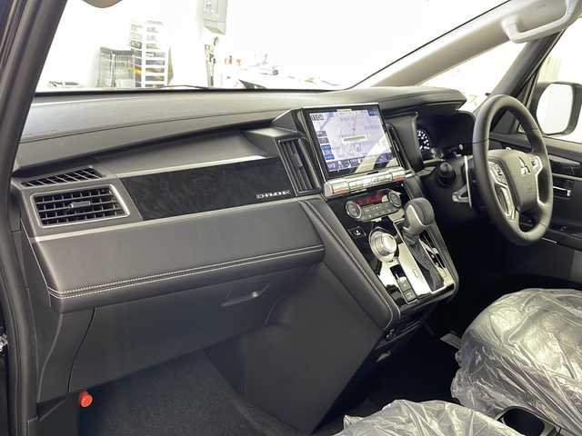 三菱 デリカＤ：５ シャモニー 道央・札幌 2025(令7)年 0.1万km未満 黒Ⅱ ・4WD/・CHAMONIX　７人乗り/・e-Assist/・11インチメモリナビ/・ＤＶＤ・ＣＤ・ＢＴ・ＳＤ・フルセグTV/・全方位カメラ/・ 両側パワースライドドア/・パワーバックドア/・レーダークルーズコントロール/・LEDヘッドライト/フォグランプ/・ハーフレザーシート/・パワーシート/・ステアリングヒーター/・純正18インチアルミホイール/・パドルシフト/・アイドリングストップ/・横滑り防止装置/・レーンアシスト/・スペアキー(1本)/・スマートキー