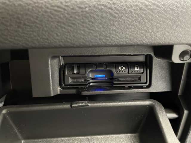 日産 セレナ ハイウェイスター プロパイロットED 長野県 2016(平28)年 6.5万km ブリリアントホワイトパール 4WD/ワンオーナー/純正ナビ/安全装備/・車線逸脱警報/・車線逸脱防止支援/・エマージェンシーブレーキ/・標識検知/・前後ソナー/プロパイロット/・追従式クルーズコントロール/・ステアリング支援/W+サイド+カーテンエアバッグ/プッシュスタート/100V充電/D+N席シートヒーター/両側パワースライドドア/オートライト/LEDヘッドライト/電子パーキングブレーキ/オートホールド/電格ミラー/革巻きステアリング/ステアリングスイッチ/ECOモード/セカンドシートテーブル/純正前方ドライブレコーダー/純正フリップダウンモニター/純正ビルトインETC/純正フロアマット/純正15インチアルミホイール/純正アルミ付きスタッドレスタイヤ4本車載/スマートキー/ドアバイザー/保証書