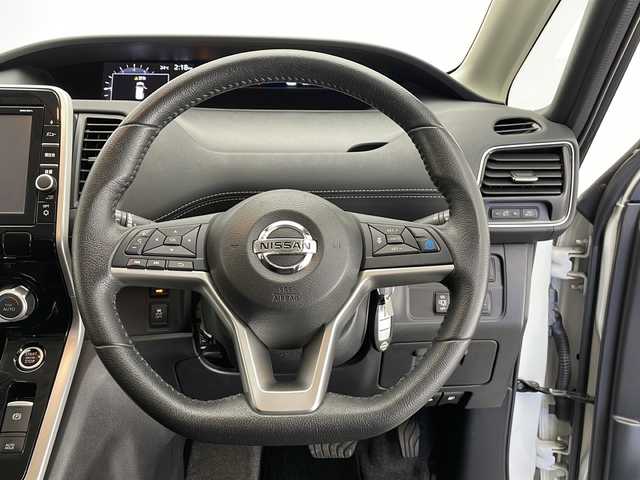 日産 セレナ ハイウェイスター プロパイロットED 長野県 2016(平28)年 6.5万km ブリリアントホワイトパール 4WD/ワンオーナー/純正ナビ/安全装備/・車線逸脱警報/・車線逸脱防止支援/・エマージェンシーブレーキ/・標識検知/・前後ソナー/プロパイロット/・追従式クルーズコントロール/・ステアリング支援/W+サイド+カーテンエアバッグ/プッシュスタート/100V充電/D+N席シートヒーター/両側パワースライドドア/オートライト/LEDヘッドライト/電子パーキングブレーキ/オートホールド/電格ミラー/革巻きステアリング/ステアリングスイッチ/ECOモード/セカンドシートテーブル/純正前方ドライブレコーダー/純正フリップダウンモニター/純正ビルトインETC/純正フロアマット/純正15インチアルミホイール/純正アルミ付きスタッドレスタイヤ4本車載/スマートキー/ドアバイザー/保証書