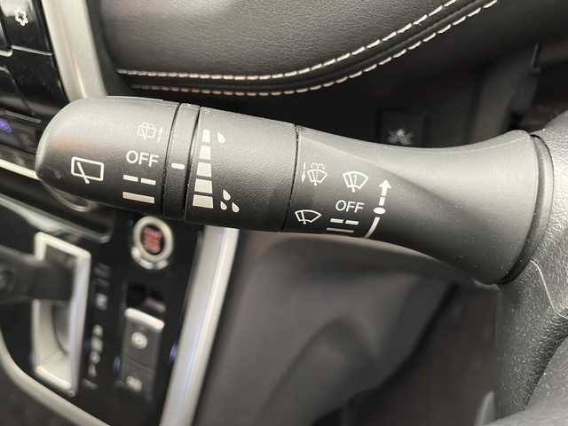 日産 セレナ ハイウェイスター プロパイロットED 長野県 2016(平28)年 6.5万km ブリリアントホワイトパール 4WD/ワンオーナー/純正ナビ/安全装備/・車線逸脱警報/・車線逸脱防止支援/・エマージェンシーブレーキ/・標識検知/・前後ソナー/プロパイロット/・追従式クルーズコントロール/・ステアリング支援/W+サイド+カーテンエアバッグ/プッシュスタート/100V充電/D+N席シートヒーター/両側パワースライドドア/オートライト/LEDヘッドライト/電子パーキングブレーキ/オートホールド/電格ミラー/革巻きステアリング/ステアリングスイッチ/ECOモード/セカンドシートテーブル/純正前方ドライブレコーダー/純正フリップダウンモニター/純正ビルトインETC/純正フロアマット/純正15インチアルミホイール/純正アルミ付きスタッドレスタイヤ4本車載/スマートキー/ドアバイザー/保証書