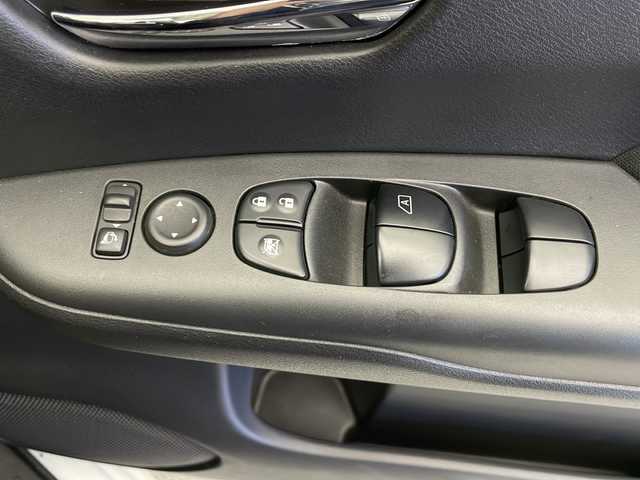 日産 セレナ ハイウェイスター プロパイロットED 長野県 2016(平28)年 6.5万km ブリリアントホワイトパール 4WD/ワンオーナー/純正ナビ/安全装備/・車線逸脱警報/・車線逸脱防止支援/・エマージェンシーブレーキ/・標識検知/・前後ソナー/プロパイロット/・追従式クルーズコントロール/・ステアリング支援/W+サイド+カーテンエアバッグ/プッシュスタート/100V充電/D+N席シートヒーター/両側パワースライドドア/オートライト/LEDヘッドライト/電子パーキングブレーキ/オートホールド/電格ミラー/革巻きステアリング/ステアリングスイッチ/ECOモード/セカンドシートテーブル/純正前方ドライブレコーダー/純正フリップダウンモニター/純正ビルトインETC/純正フロアマット/純正15インチアルミホイール/純正アルミ付きスタッドレスタイヤ4本車載/スマートキー/ドアバイザー/保証書