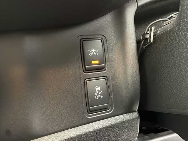 日産 セレナ ハイウェイスター プロパイロットED 長野県 2016(平28)年 6.5万km ブリリアントホワイトパール 4WD/ワンオーナー/純正ナビ/安全装備/・車線逸脱警報/・車線逸脱防止支援/・エマージェンシーブレーキ/・標識検知/・前後ソナー/プロパイロット/・追従式クルーズコントロール/・ステアリング支援/W+サイド+カーテンエアバッグ/プッシュスタート/100V充電/D+N席シートヒーター/両側パワースライドドア/オートライト/LEDヘッドライト/電子パーキングブレーキ/オートホールド/電格ミラー/革巻きステアリング/ステアリングスイッチ/ECOモード/セカンドシートテーブル/純正前方ドライブレコーダー/純正フリップダウンモニター/純正ビルトインETC/純正フロアマット/純正15インチアルミホイール/純正アルミ付きスタッドレスタイヤ4本車載/スマートキー/ドアバイザー/保証書