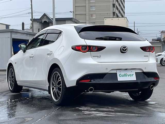 マツダ マツダ３ファストバック 20S 100周年特別記念車 道北・旭川 2020(令2)年 3.7万km スノーフレイクホワイトパールマイカ ・純正ナビCD/DVD/BT/フルセグ/・BOSEサウンドシステム/・全方位カメラ/・4WD/・アイアクティブセンス/車線逸脱警報/BSM/交通標識認識システム/誤発進抑制システム/ディスタンススピードアラート/・レーンキープアシスト/・スマートブレーキサポート/・レーダークルーズコントロール/・前席シートヒーター/・パドルシフト/・オートハイビーム/・オートライト