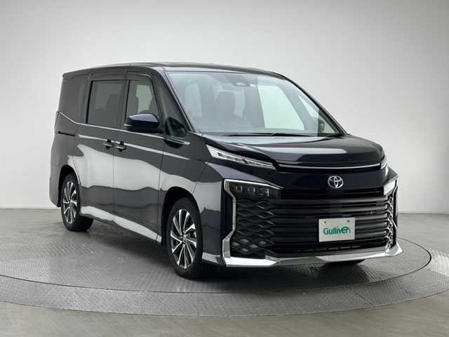 トヨタ ヴォクシー ハイブリッド S－Z 兵庫県 2022(令4)年 2.8万km スパークリングブラックパールクリスタルシャイン 純正メモリナビ(CD/DVD/フルセグ/Bluetooth)/バックカメラ/前後コーナーセンサー/全車速レーダークルーズコントロール/両側パワースライドドア/ハーフレザーシート/シートヒーター(D+N席)/三眼LEDヘッドライト/オートライト/オートマチックハイビーム/純正17インチアルミホイール/純正フロアマット/レーンキープアシスト/クリアランスソナー
